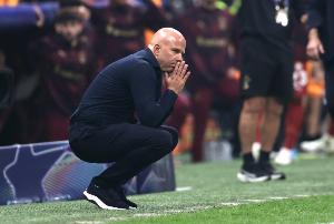 英超倒计时;埃因霍温清晨完成体检;细节引发关注;信心回归;身体对抗强度拉满 英超倒计时;埃因霍温清晨完成体检;细节引发关注;信心回归;身体对抗强度拉满