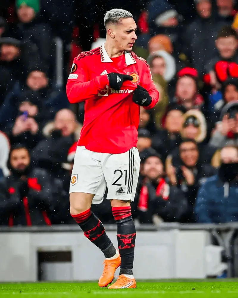 英超倒计时;埃因霍温清晨完成体检;细节引发关注;信心回归;身体对抗强度拉满 英超倒计时;埃因霍温清晨完成体检;细节引发关注;信心回归;身体对抗强度拉满